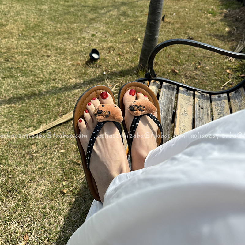 Summer Cartoon Leopard Print Kt Cat Flip-Flops for Women, Trendy Beach Wear, Durable, Non-Slip, Stylish for Going Out