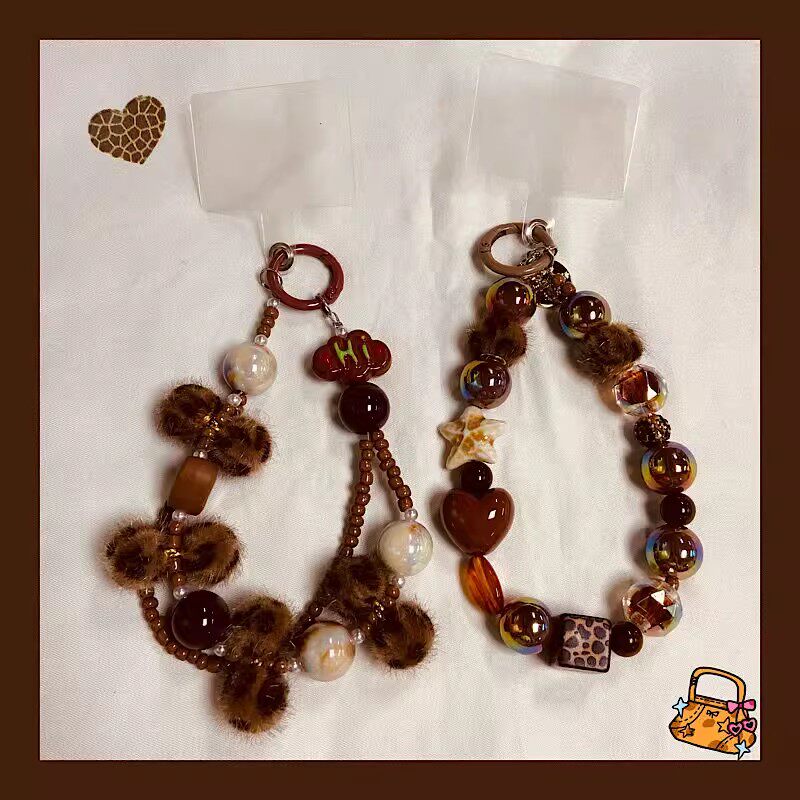Short lanyard wrist chain leopard print heart square bracelet charm, sturdy and durable, camera CCD pendant, brown.