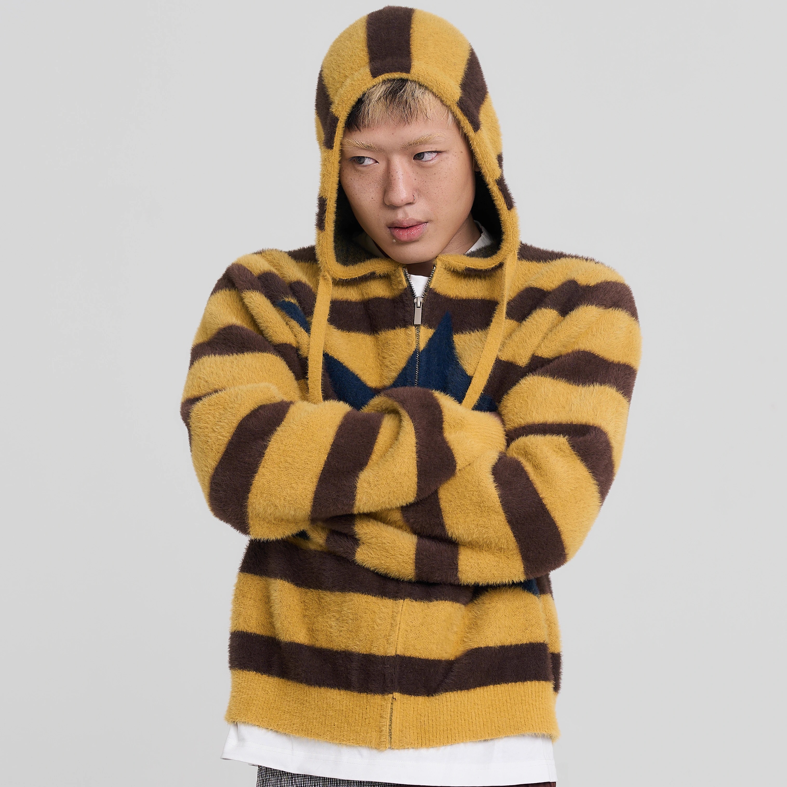 双拉链毛衣：2025秋冬情侣穿搭的新宠儿