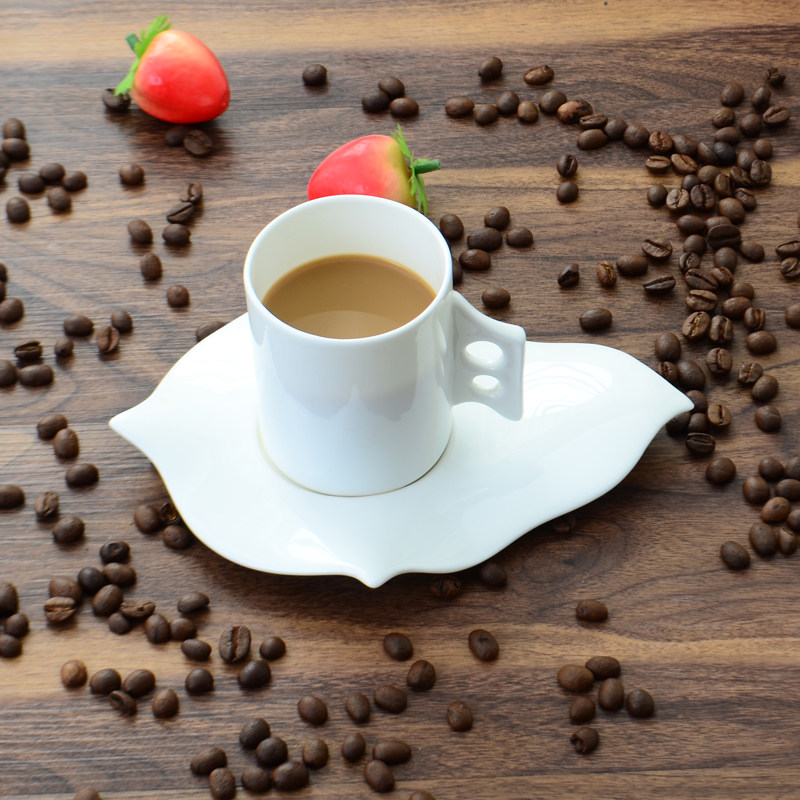 Minimalist Creative Bone Porcelain Coffee Cup Suit Custom Logo Pure White Ceramic Coffee Cup Saucer Home Afternoon Tea Tea Set