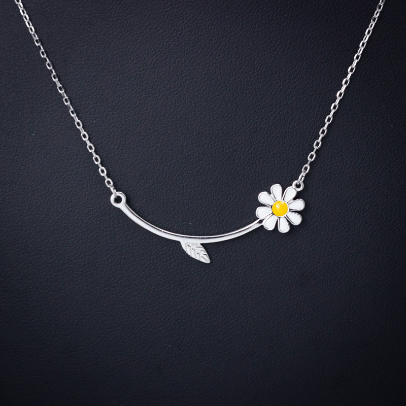 Small daisy 925 silver necklace female necklace with short section of collarbone chain personality design sensation unique girl