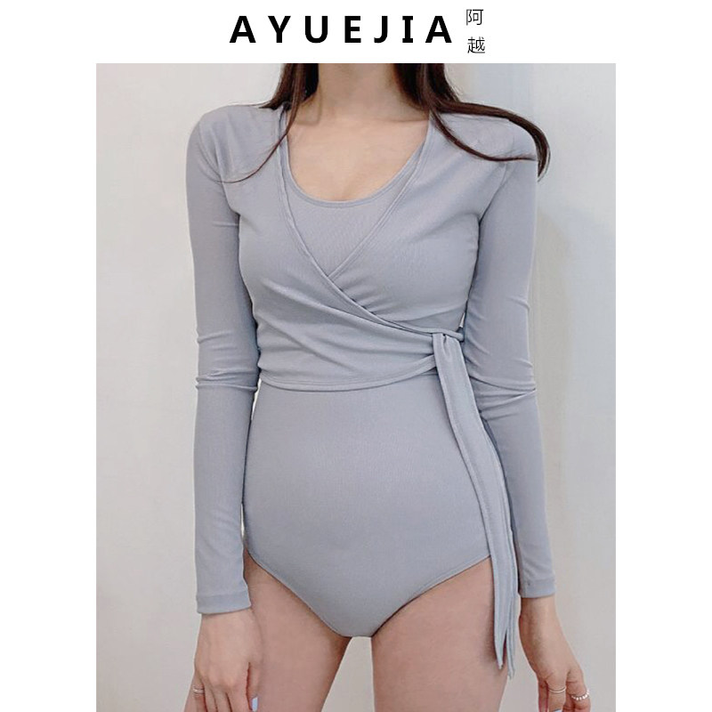 Hot spring bathing suit women's 2020 new one-piece long sleeve conservative cover belly thin Korean ins wind sexy swimming suit