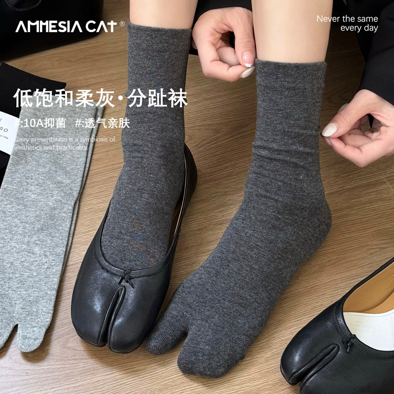 Gray Split-Toe Sheepskin Socks for Women, Slouch Socks, Spring and Autumn Style, Split-Toe Socks, Two-Toe Mid-Calf Socks, Miu Style, to Be Paired with Split-Toe Shoes