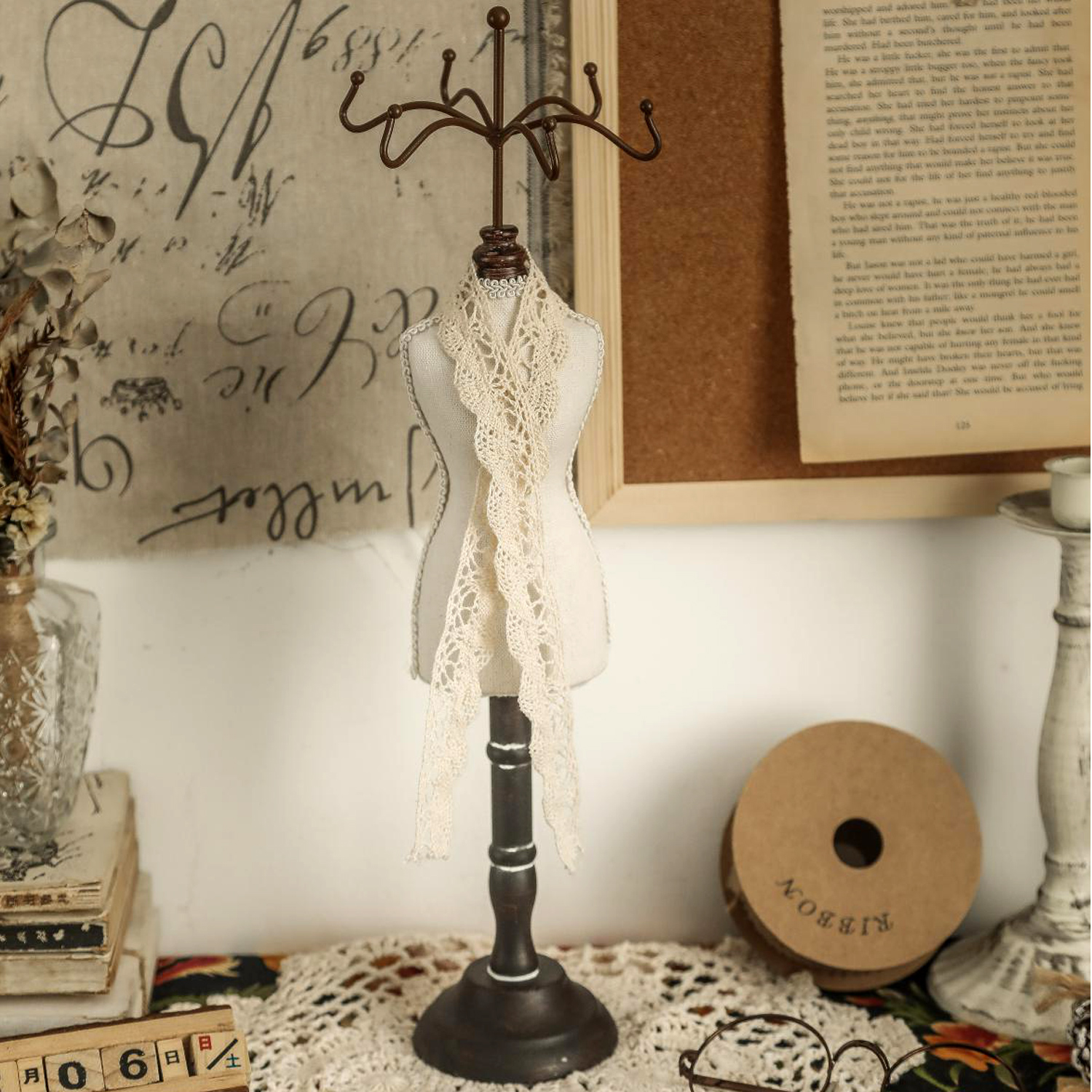 New Princess Model Home Accessories Jewelry Rack Portrait Rack Creative Solid Wood Vintage Decorative Ornaments