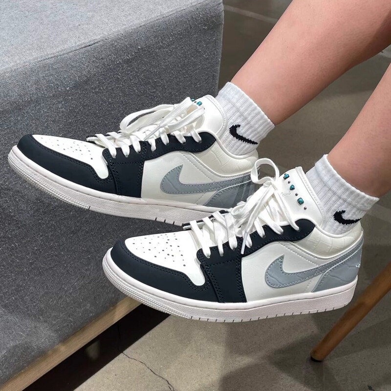 Nike Air Jordan 1 Aj1 Men's and Women's Shoes 2025 New Low-Top Basketball Shoes Io2242-101