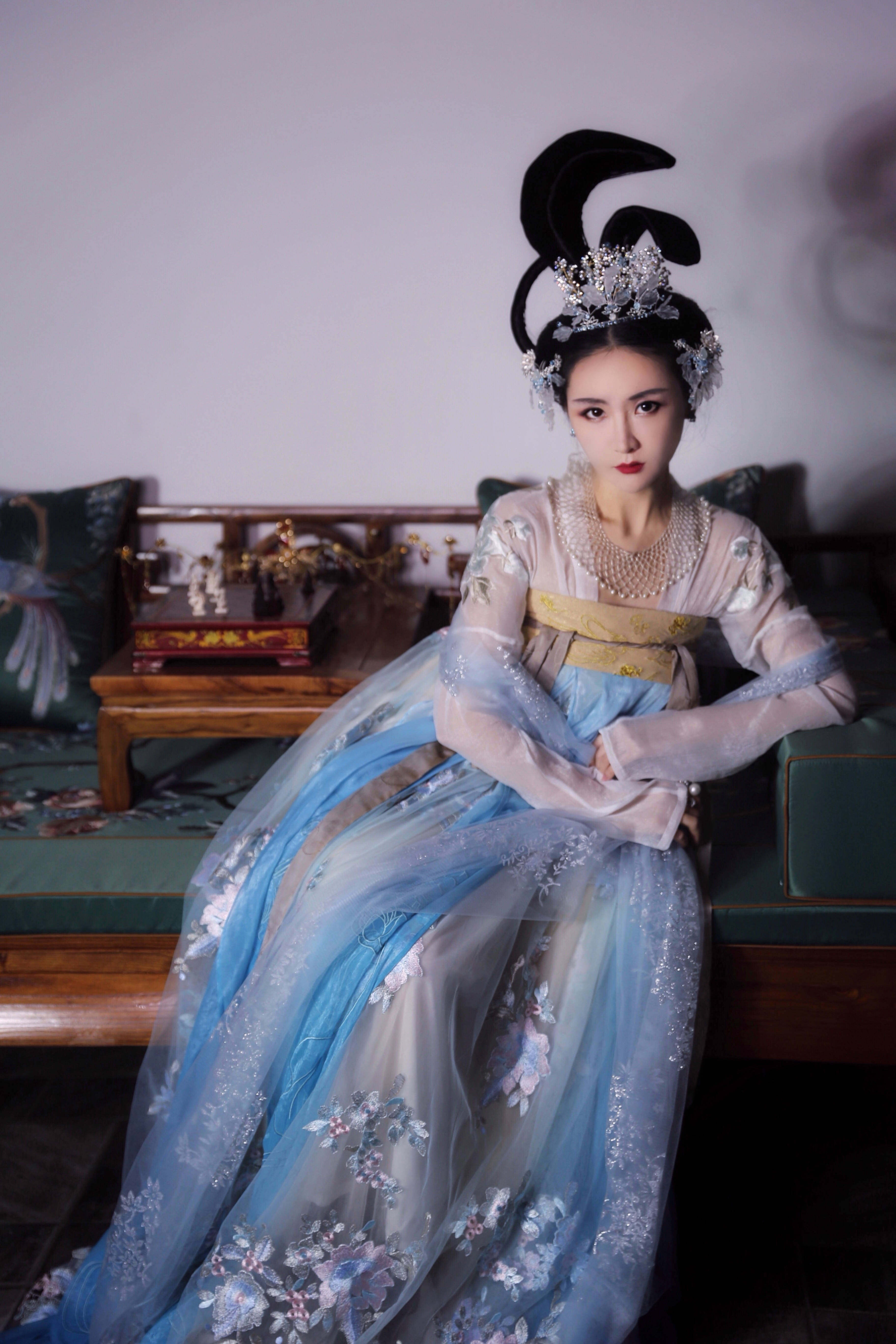 Son Sung Oriental Aesthetics Design Tour Garden Terrified Hanfu Sleepwalking Flower Banquet to the cardiovert Handwear embroidered hoodie