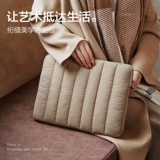 爱华仕笔记本电脑包2024年新款内胆包防震高级感手拿绗缝云朵包女