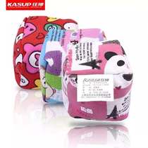 Crazy children throwing sandbags by hand throwing hand-caught small sandbags for kindergarten primary school students physical education class training