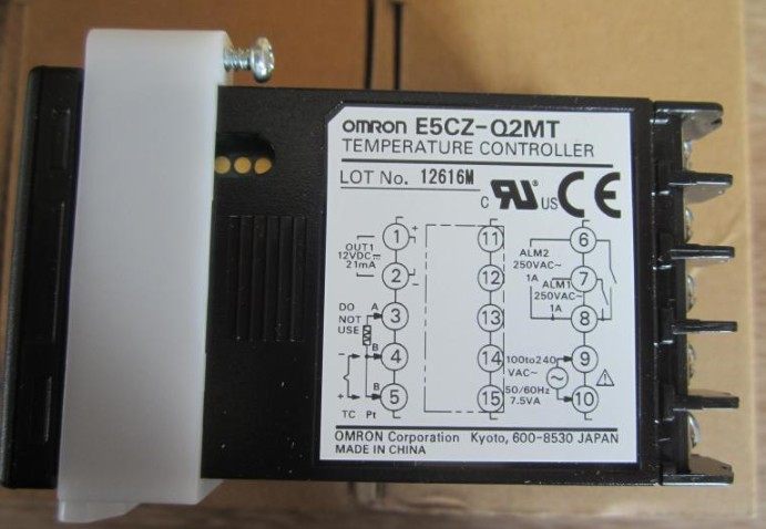 Original installation OMRONOMRON THERMOSTAT RELAY E5CZ-Q2MT E5CZ-Q2MT E5CZ-R2MT E5CZ-C2MT E5CZ-C2MT