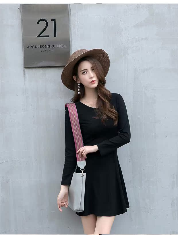 2017 mới mùa đông tấm dài tay màu đen váy nữ tính khí Hàn Quốc hoang dã Slim eo là váy mỏng một từ váy xòe ngắn liền thân