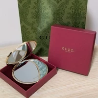 Зеркало, коробка, зеленая сумка