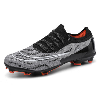 Baseball shoes, professional breathable sports shoes with rubber spikes to grip the ground