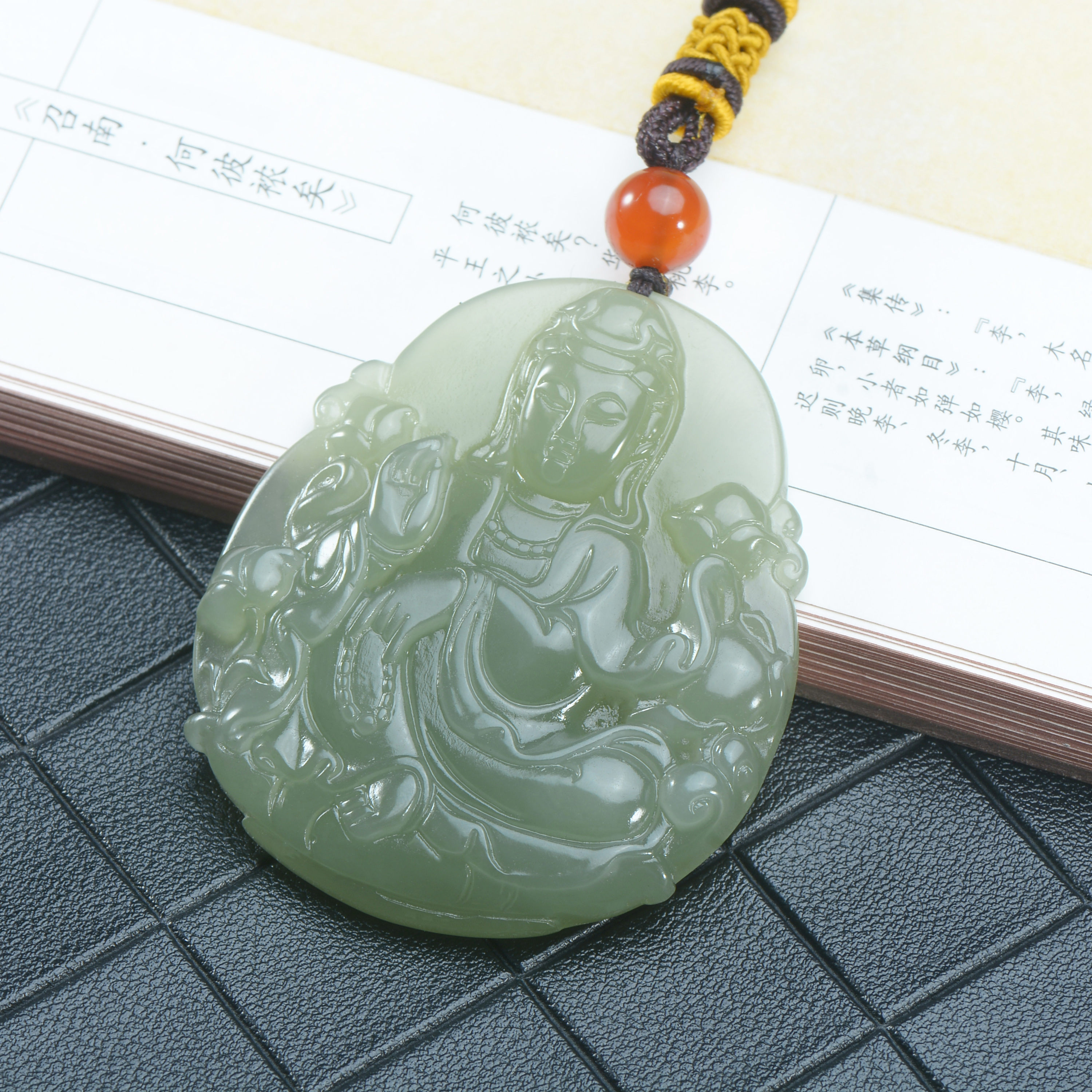 And Tian Yuqing Water Green Guanyin pendant male style Guanyin Bodhisattva pendant Guanyin jade pendant lotus Guanyin jewelry and neck decoration