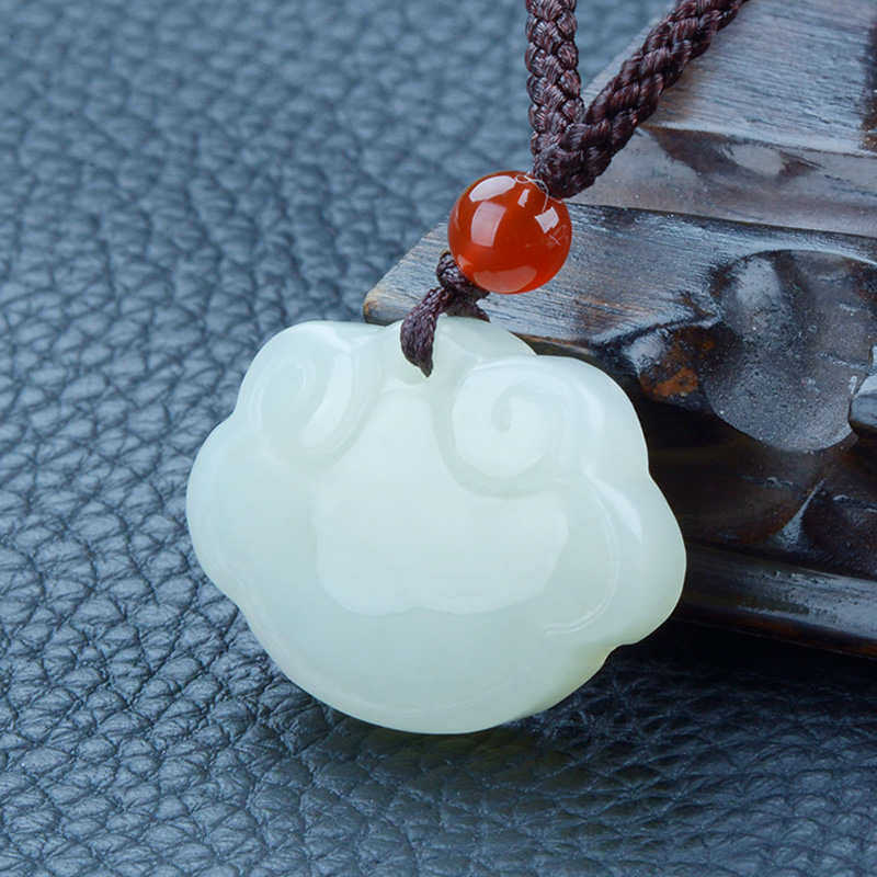 With Tian Yubai jade long life rich and expensive baby lock jade pendant pendant Yuanbao lock Xiaoyu lock baby money