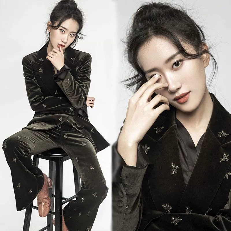 2025年流行趋势下，新选金丝绒c西服套装如何穿出潮流英伦风？