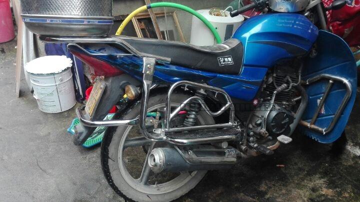 Xe máy áp dụng GSX125 GSX150 Jun Wei Longxin theo dõi bên lật bàn đạp lớn - Xe máy Sopiler khung bảo vệ xe nvx