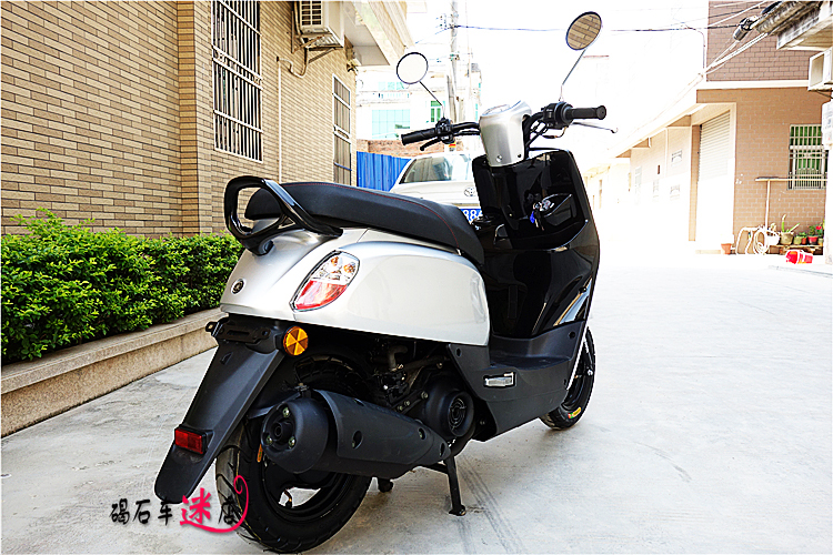 Thứ hai- tay nhập khẩu yamaha yage 100cc rùa nhỏ vua du lịch nhiên liệu tăng xe tay ga của phụ nữ xe