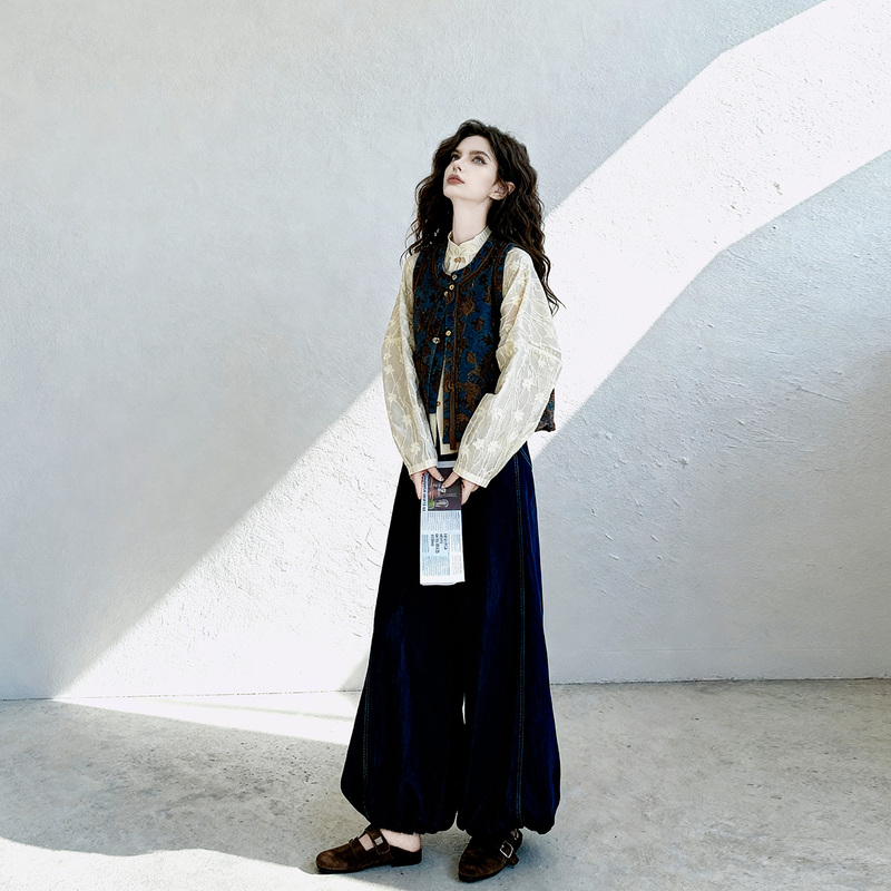 New Chinese-Style National Fashion Suit for Women, 2026 Autumn New Vintage Vest, Shirt, Wide-Leg Lantern Pants Three-Piece Set