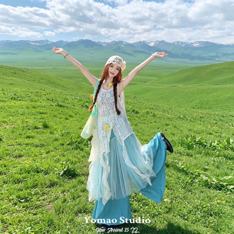 Yunnan, Sichuan, Western Xinjiang Grassland Travel Outfit, Bohemian Lace Blouse Layered with Wide-Leg Pants Suit Dress
