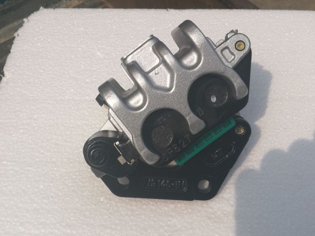 Đối với Suzuki Prince Edward Cool GZ150-A bơm phanh trước Bánh trước lắp ráp phanh bánh trước với má phanh - Pad phanh bộ thắng đĩa trước sirius