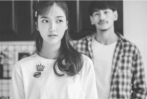 Летний новый фильм башня платье платье тема Съемка одежда мода личность вне пейзажа туристическая улица