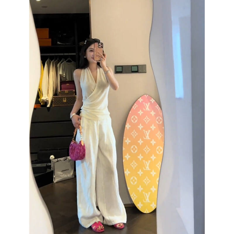 Korean Casual Suit for Women in Summer, Stunning and Elegant Outfit, White Halter Top and Ramie Pants Two-Piece Set Korean Casual Suit for Women in Summer, Stunning and Elegant Outfit, White Halter Top and Ramie Pants Two-Piece Set