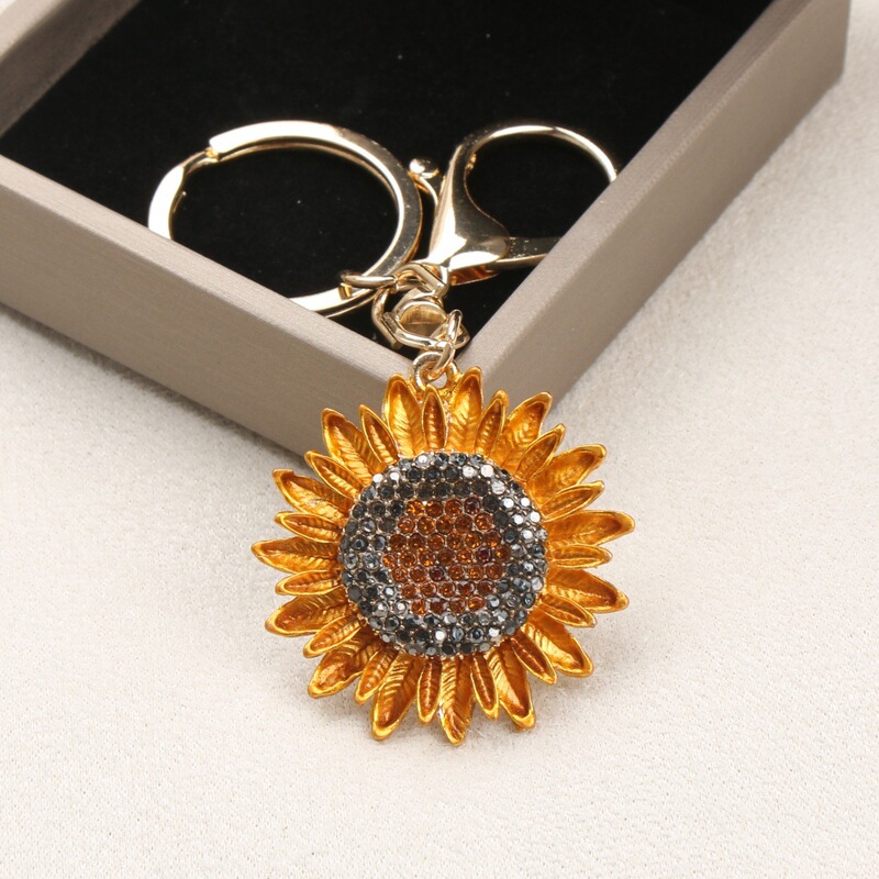 New Style Diamond-Encrusted Sunflower Keychain, High-End, Light Luxury, Personalized Sunflower Metal Accessory, Backpack Pendant Gift New Style Diamond-Encrusted Sunflower Keychain, High-End, Light Luxury, Personalized Sunflower Metal Accessory, Backpack Pendant Gift