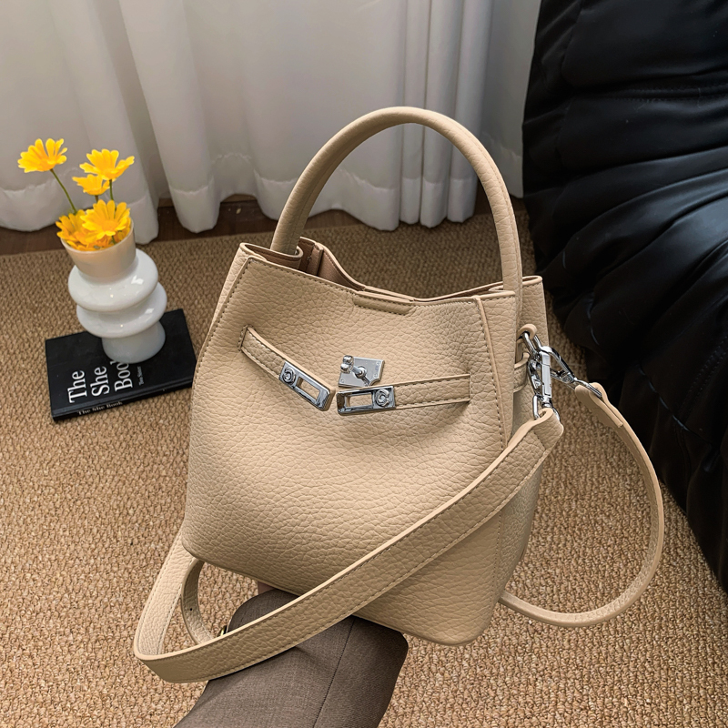 High-End Women's Bag 2026 New Trendy Niche Platinum Macaron Bucket Bag Versatile Shoulder Crossbody Bag