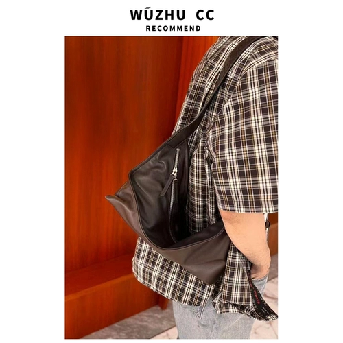 Небольшая дизайнерская ретро сумка на одно плечо