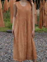 Persimmon-dyed high-count ramie accordion pleated sleeveless dress