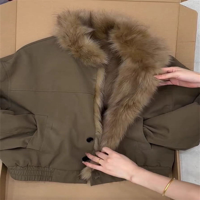 The Store Has Withdrawn the Last Order for a Cool and Stylish High-End Military Green Workwear Parka for Women, a Versatile New Winter Fur Coat