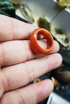 Natural baoshan nanhong rough stone carved ring ring 18.1 strips wide 8.3 weight 4.4 grams one picture one item