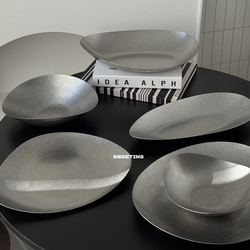 Vintage Distressed 304 Stainless Steel Flat Plate Irregular Dinner Plate Tray Western Restaurant Barbecue Restaurant Cold Dish Plate Special-Shaped Plate Vintage Distressed 304 Stainless Steel Flat Plate Irregular Dinner Plate Tray Western Restaurant Barbecue Restaurant Cold Dish Plate Special-Shaped Plate