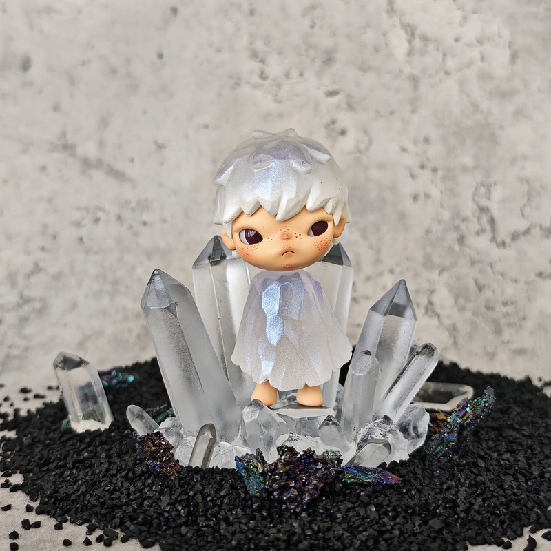 Bubble Mart Ono Reshaping Series Vanishing High-Value Figurine Ornament with Simulated Crystal Column Base