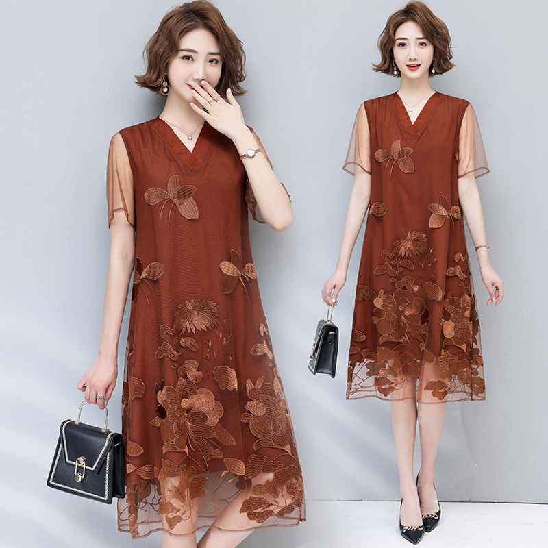 Short sleeve snow spinning dress female to send a new mom fashion temperament mid - long - page web dress in the summer of 2021