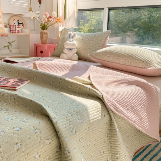 Maternal and Infant-Grade Quilted Bed Cover Three-Piece Set 2026 New Style Bed Sheet, Duvet Cover, Fitted Sheet for Student Dormitory, Non-Slip Double Bed