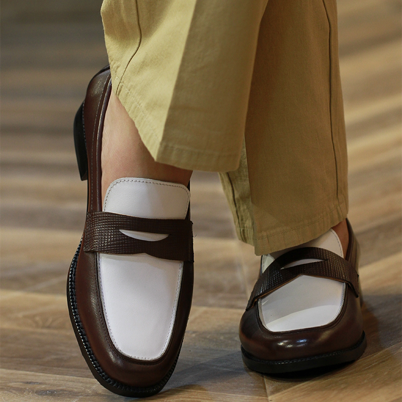 Yizhi Retro Round-Toe Patchwork Design Champagne Penny Loafers Slip-On Summer Casual Leather Shoes for Men