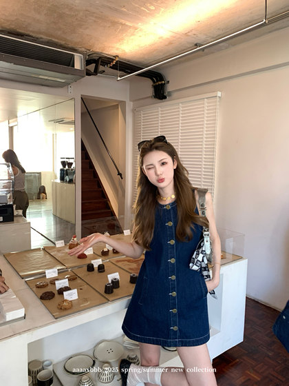 aaaaxbbb 南法湖边 牛仔背心裙单排扣复古时髦微收腰无袖连衣裙女