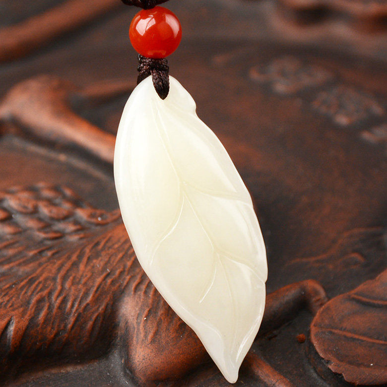 And Tian Yuleaves pendant women's gold and jade leaves to send girlfriend must pick lovers gift jade willow leaf white jade pendant