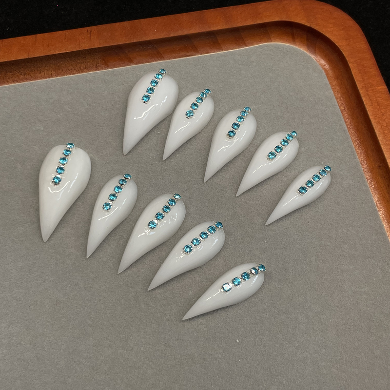 Purely Handmade Finished Product Dragon Claw Wearable Nails, Long Claw Animal Nails, European and American Style Nails, Cat Claw, Classic Diamond, Milky White Purely Handmade Finished Product Dragon Claw Wearable Nails, Long Claw Animal Nails, European and American Style Nails, Cat Claw, Classic Diamond, Milky White