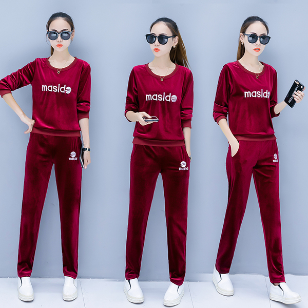 Casual thể thao Kit 2018 rơi size lớn thêu vàng nhung bộ đồ hai mảnh bộ trình diễn thời trang mới mỏng của phụ nữ