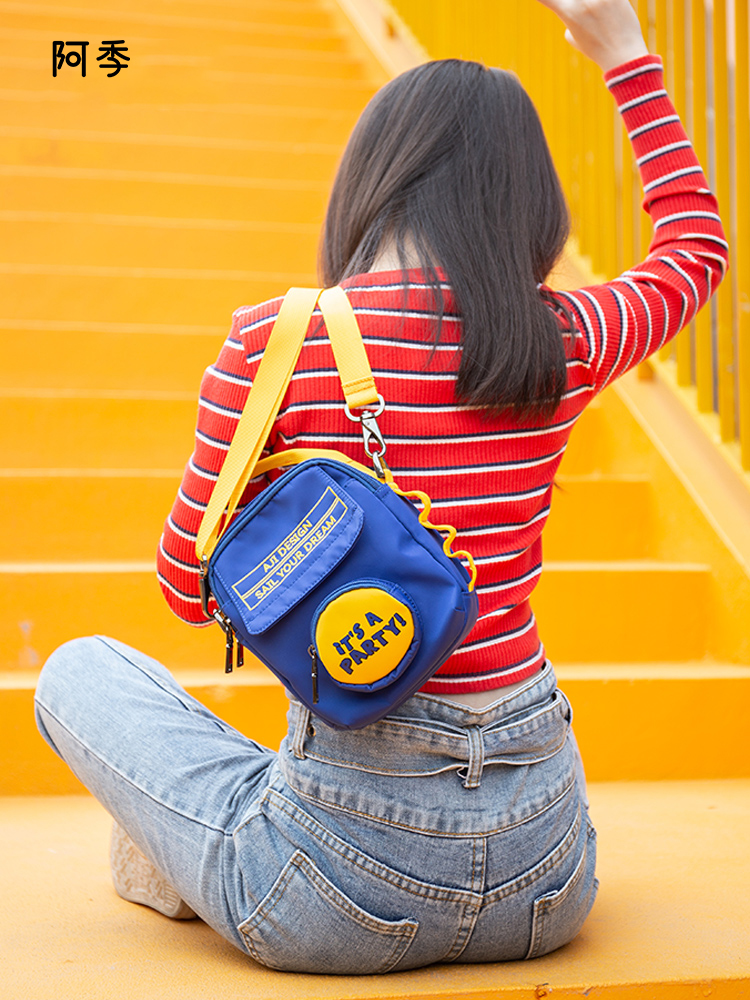 Aji 2022 new women's bag tide canvas bag student class one-shoulder messenger bag large-capacity high-end Western style