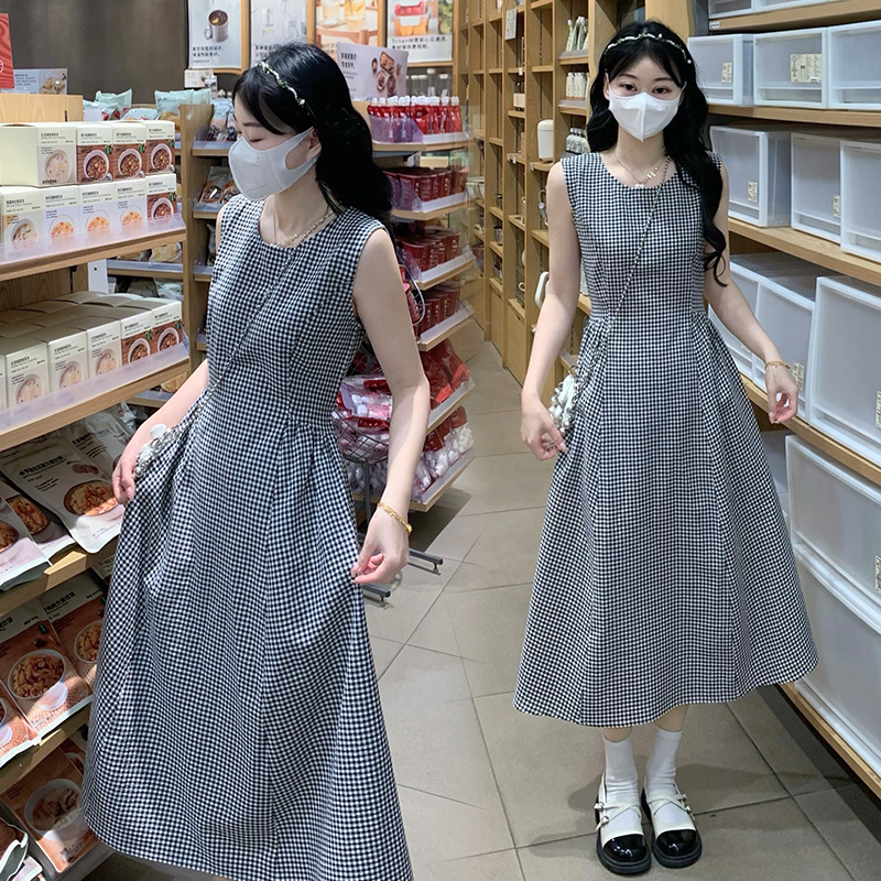 Black and White Plaid Sleeveless Vest Dress for Women in Summer, Slimming and Covering the Flesh, Round Neck Mid-Length Dress, French Retro Waist-Cinching Dress