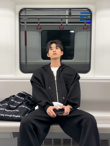 Осенняя мужская куртка, наплечники, толстовка с капюшоном, штаны, комплект, изысканный стиль, оверсайз, свободный прямой крой