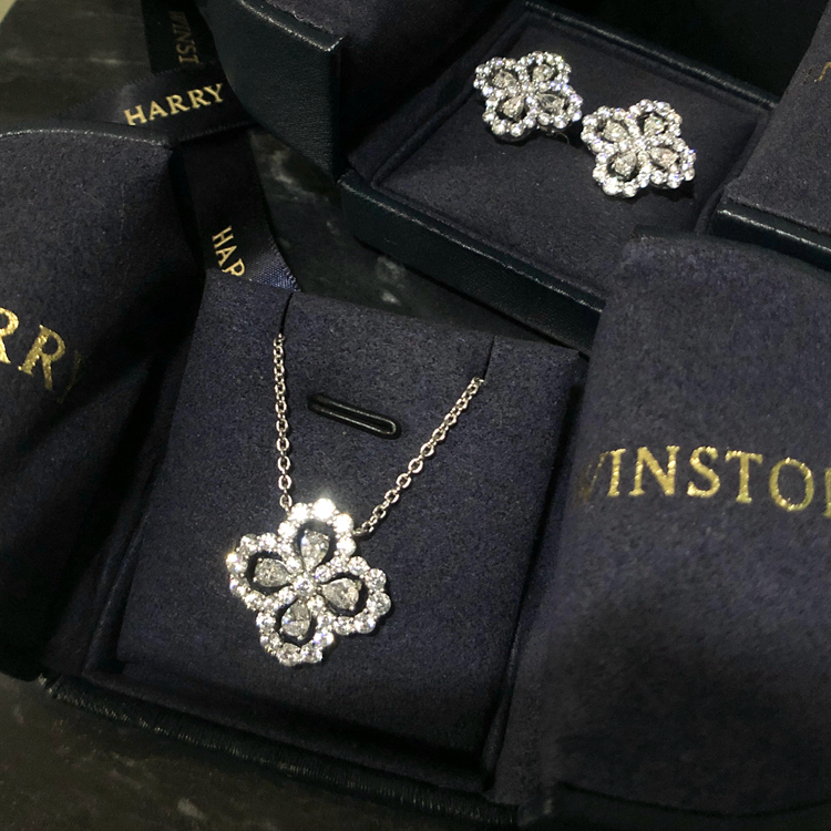 Jewelry-Grade Four-Leaf Clover Necklace and Earrings for Women, 925 Sterling Silver, Light Luxury, Full Diamond Loop, High-End Design Clavicle Chain