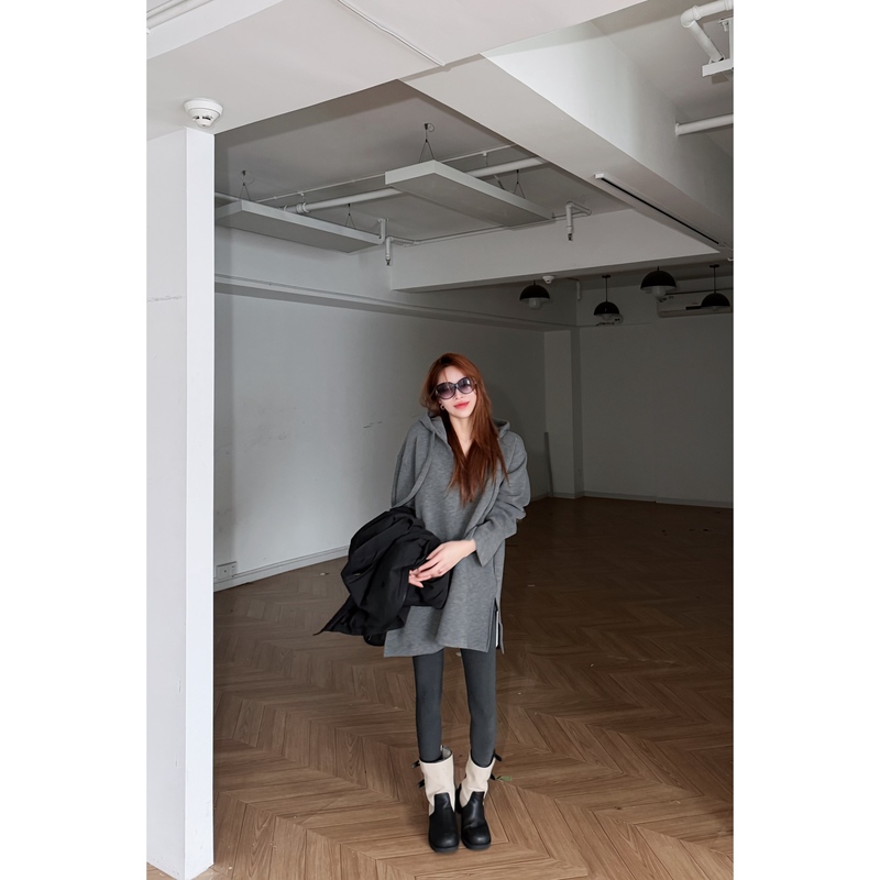 9.30/ "Relaxed Hoodie with a Bl-Style Vibe, Oversized Hooded Design, Loose and Soft Gray Sweatshirt