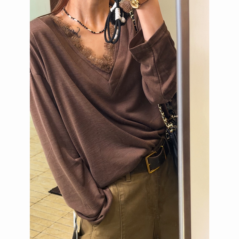 8.14/ "Eyelash Curvy T-Shirt: Break Free from the Basics ~ Simple Layered Double-Layered Collar V-Neck Lace Long-Sleeve T-Shirt