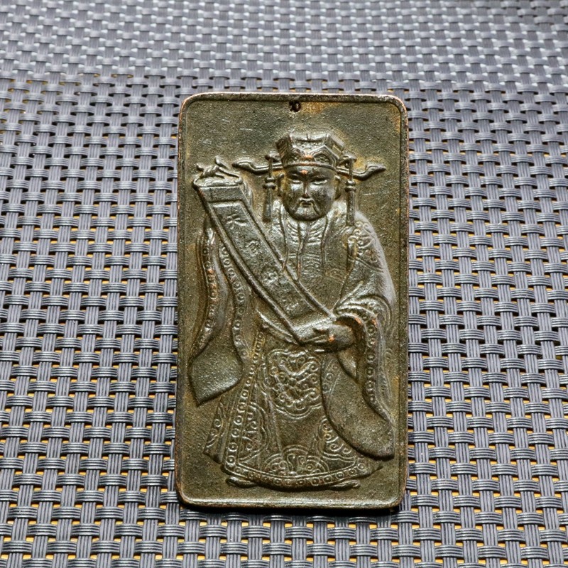 Ancient playing miscellaneous collection antique made of old pure copper waist card brass soldier pendant with gold medal for gold and treasure