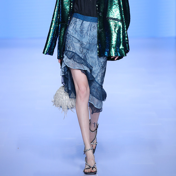 MAGGIE MA Ma Qian Christmas ladies lace laminated 100 pleated lotus leaf lace with irregular midlength skirt half body dress