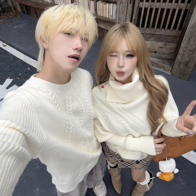 Couple's Clothing 2026 New White Turtleneck Cape Sweater Autumn and Winter Retro Cable Knit Asymmetrical Knitwear Jacket Trendy